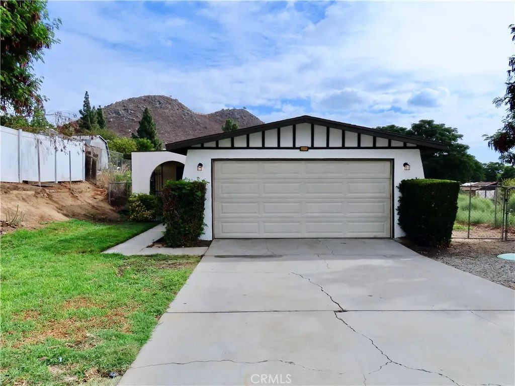 6149 La Sierra Avenue, Riverside, CA 92505