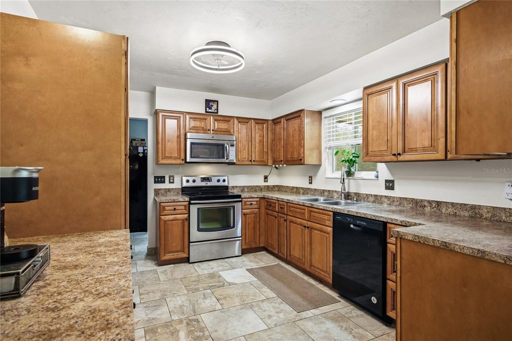 Image 2 of property listing at 7808 SW 99TH LANE, Gainesville, FL 32608