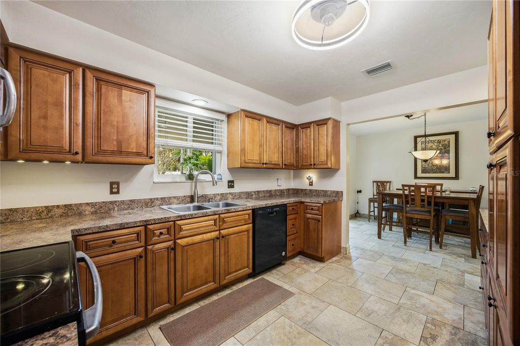 Image 18 of property listing at 7808 SW 99TH LANE, Gainesville, FL 32608