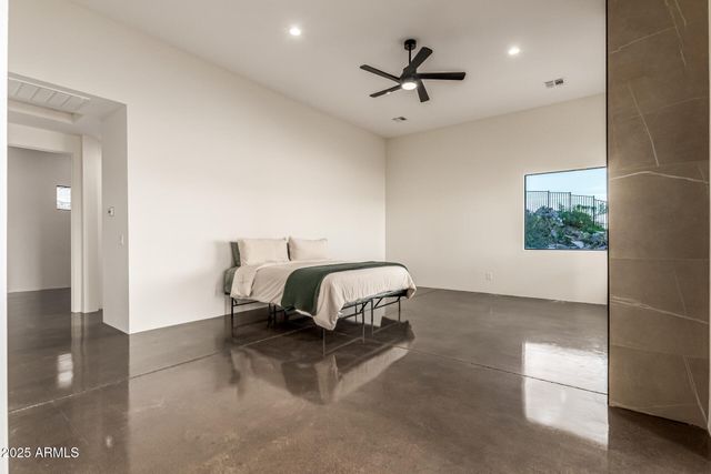 43934 N 10TH Street, New River, AZ 85087