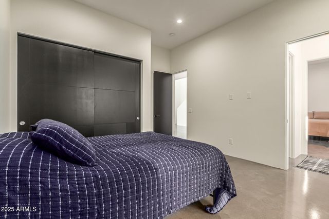 43934 N 10TH Street, New River, AZ 85087