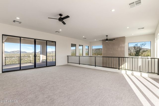 43934 N 10TH Street, New River, AZ 85087