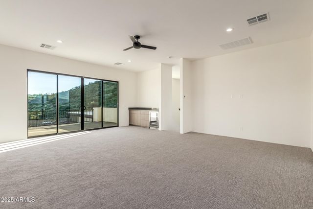 43934 N 10TH Street, New River, AZ 85087