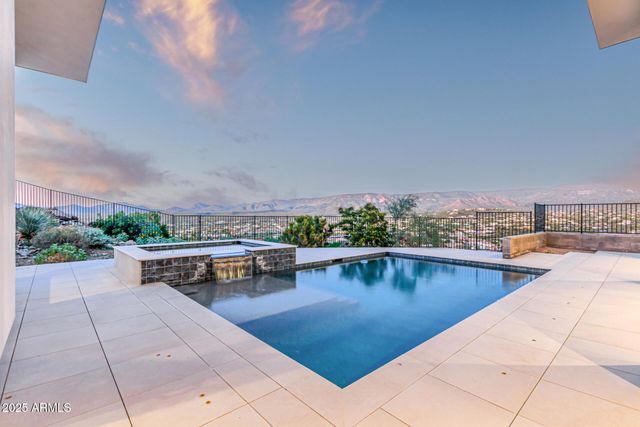 43934 N 10TH Street, New River, AZ 85087