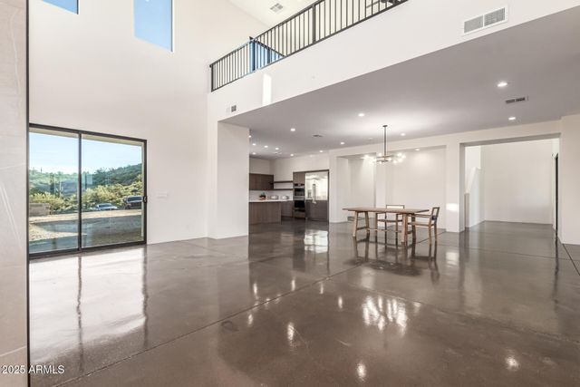 43934 N 10TH Street, New River, AZ 85087