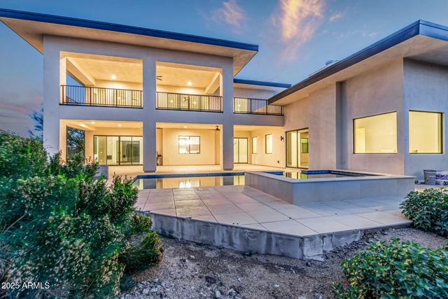 43934 N 10TH Street, New River, AZ 85087