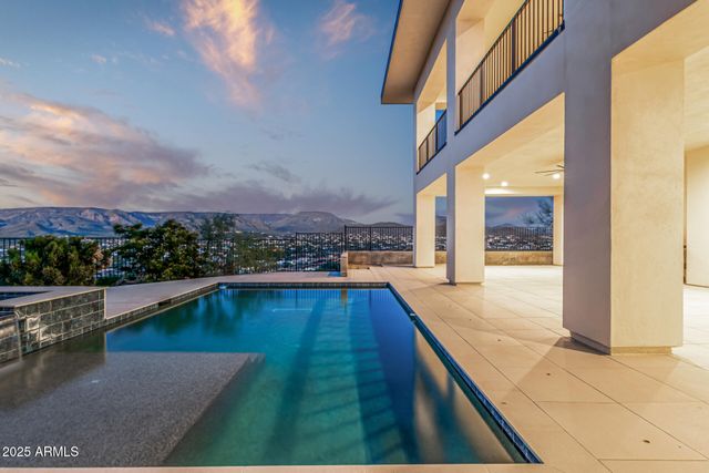 43934 N 10TH Street, New River, AZ 85087