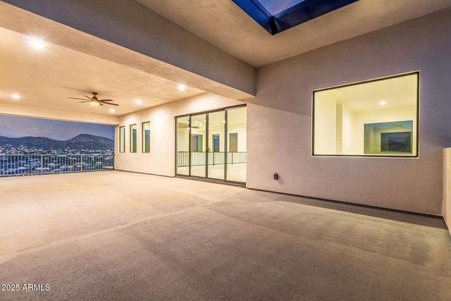 43934 N 10TH Street, New River, AZ 85087