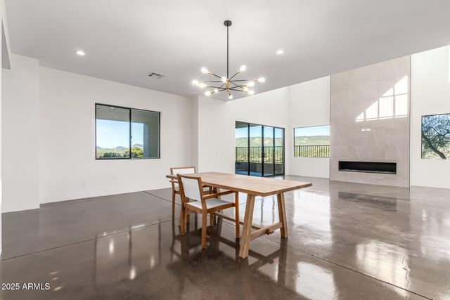 43934 N 10TH Street, New River, AZ 85087