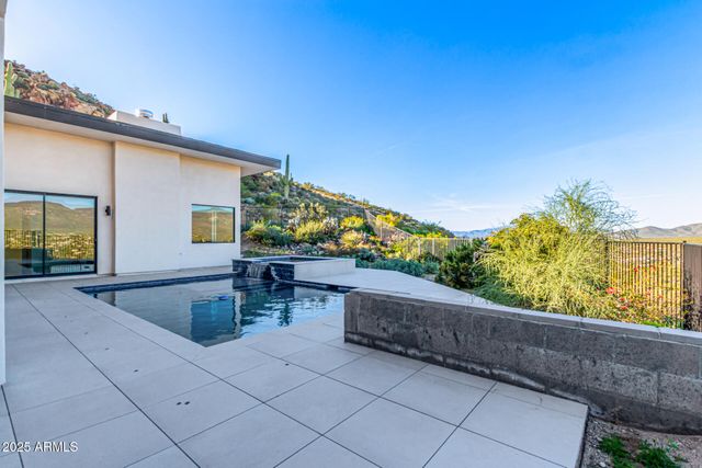 43934 N 10TH Street, New River, AZ 85087