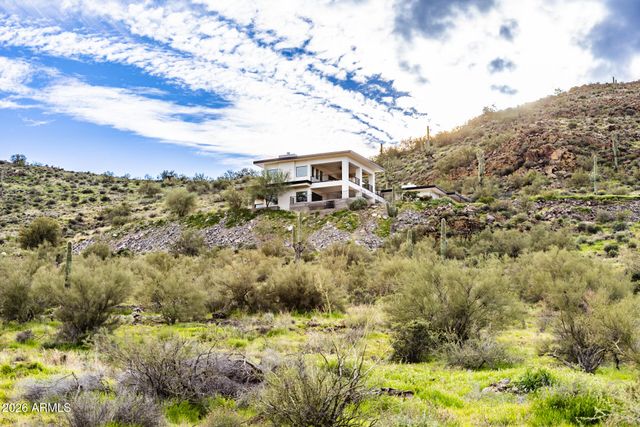 43934 N 10TH Street, New River, AZ 85087