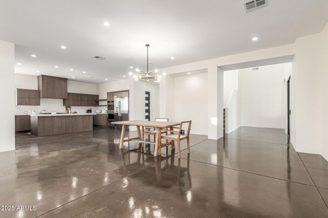 43934 N 10TH Street, New River, AZ 85087