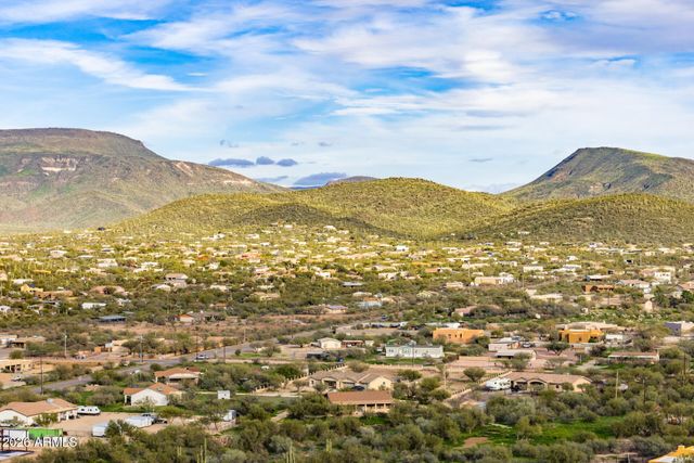 43934 N 10TH Street, New River, AZ 85087