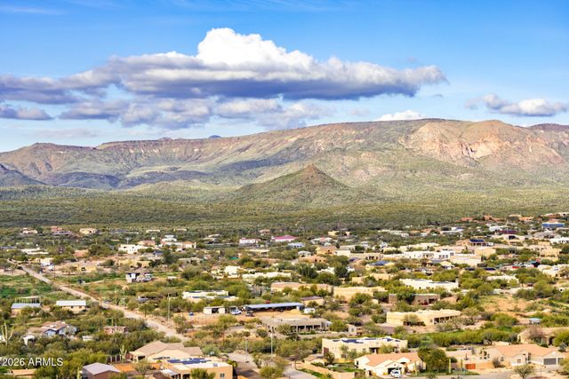 43934 N 10TH Street, New River, AZ 85087