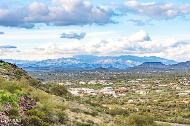 43934 N 10TH Street, New River, AZ 85087