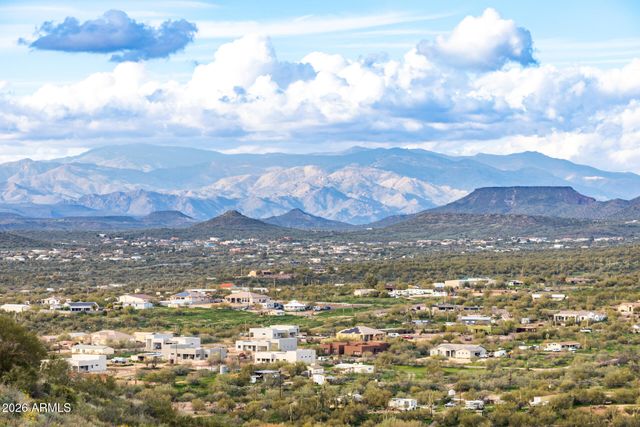 43934 N 10TH Street, New River, AZ 85087