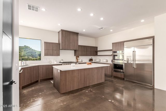 43934 N 10TH Street, New River, AZ 85087