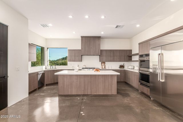 43934 N 10TH Street, New River, AZ 85087