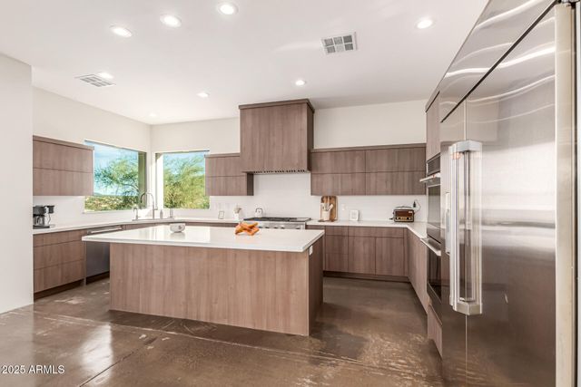 43934 N 10TH Street, New River, AZ 85087