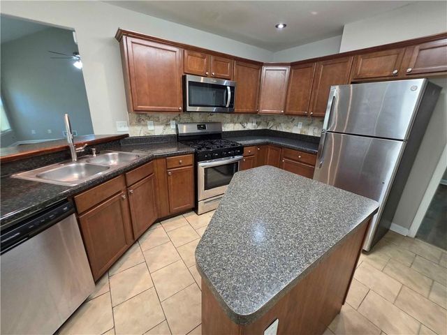 1075 To Lani Dr, Stone Mountain, GA 30083