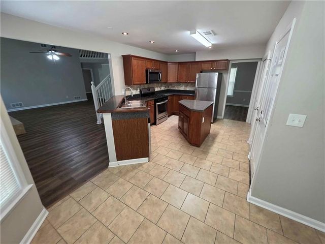 1075 To Lani Dr, Stone Mountain, GA 30083