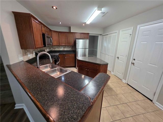 1075 To Lani Dr, Stone Mountain, GA 30083