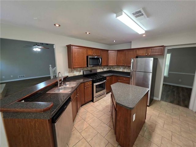 1075 To Lani Dr, Stone Mountain, GA 30083