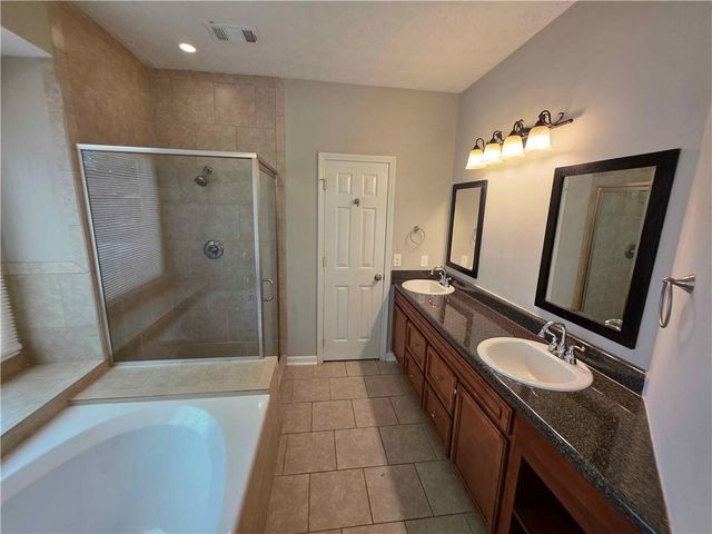 1075 To Lani Dr, Stone Mountain, GA 30083