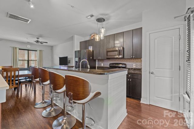 819 Seigle Point Drive, Charlotte, NC 28204