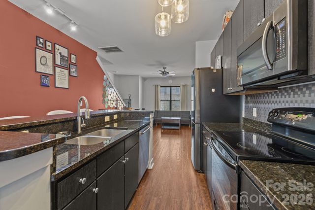 819 Seigle Point Drive, Charlotte, NC 28204