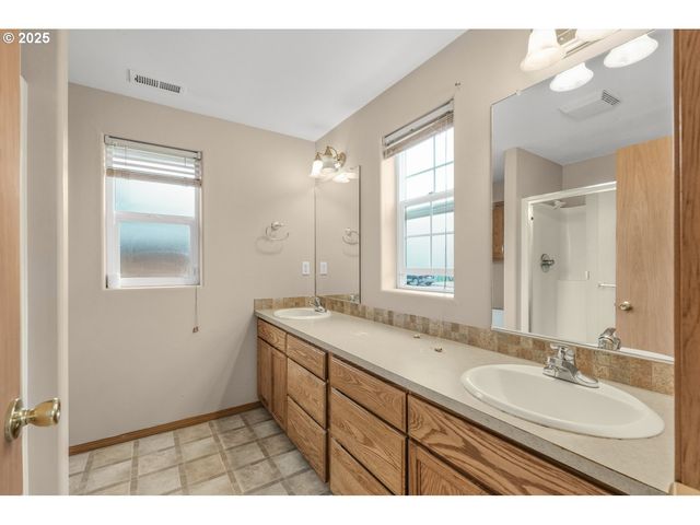 52269 Se TYLER St, Scappoose, OR 97056