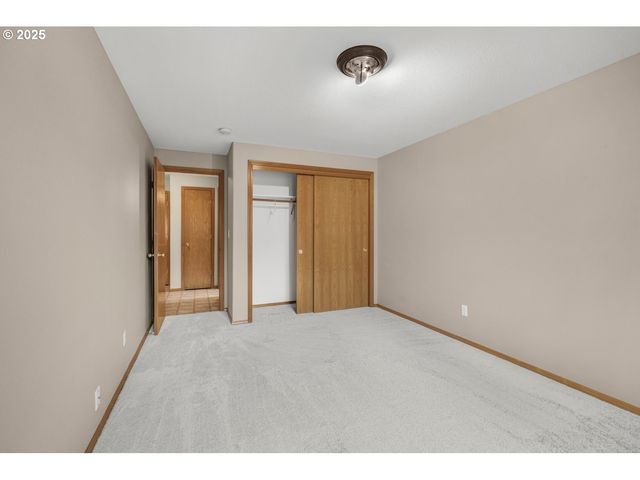 52269 Se TYLER St, Scappoose, OR 97056