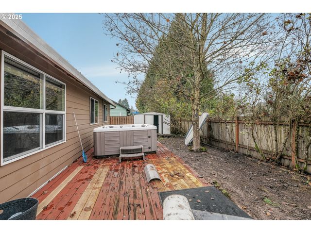 52269 Se TYLER St, Scappoose, OR 97056
