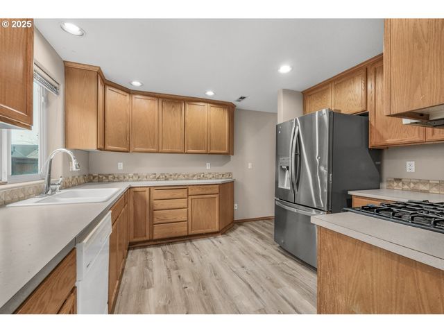 52269 Se TYLER St, Scappoose, OR 97056