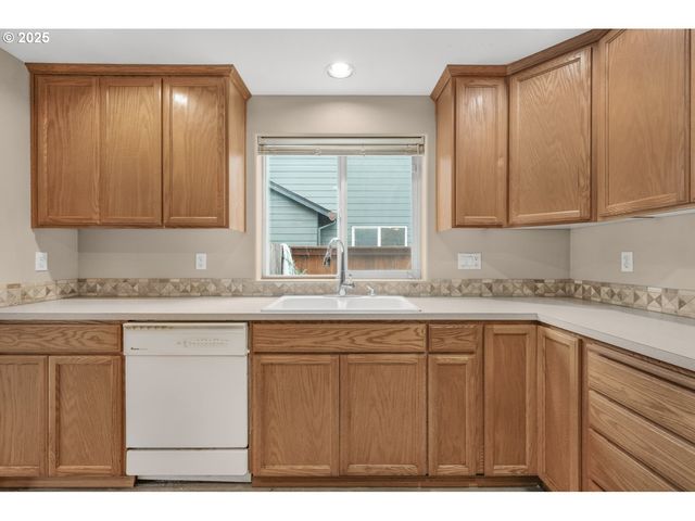 52269 Se TYLER St, Scappoose, OR 97056