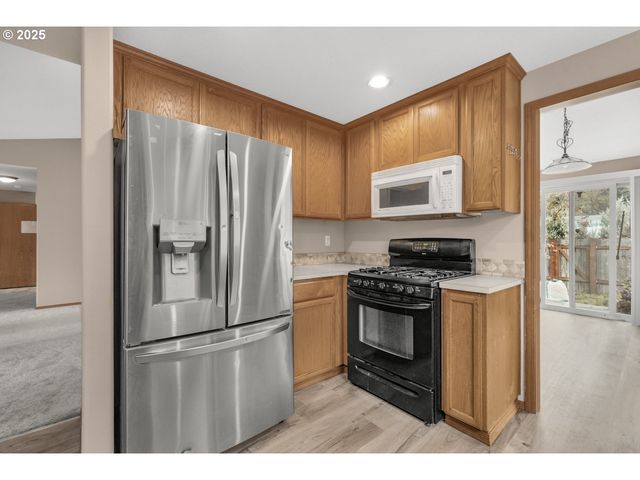 52269 Se TYLER St, Scappoose, OR 97056