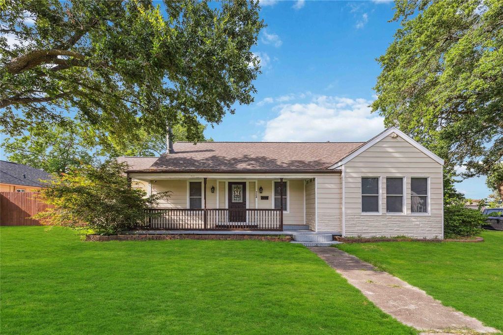 724 Aron Street, Baytown, TX 77520