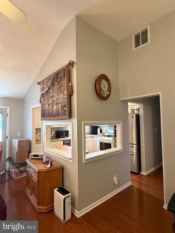 27 MAPLECREST DR, Neptune, NJ 07753