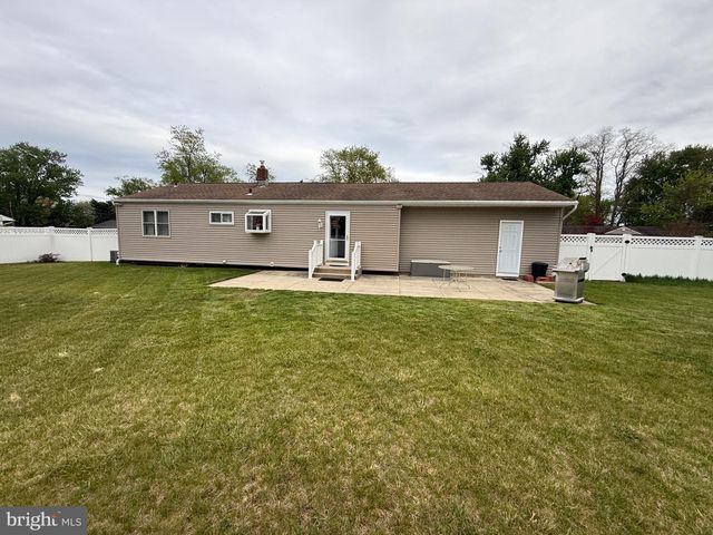 27 MAPLECREST DR, Neptune, NJ 07753