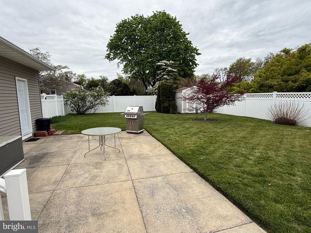 27 MAPLECREST DR, Neptune, NJ 07753