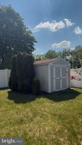 27 MAPLECREST DR, Neptune, NJ 07753