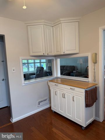 27 MAPLECREST DR, Neptune, NJ 07753