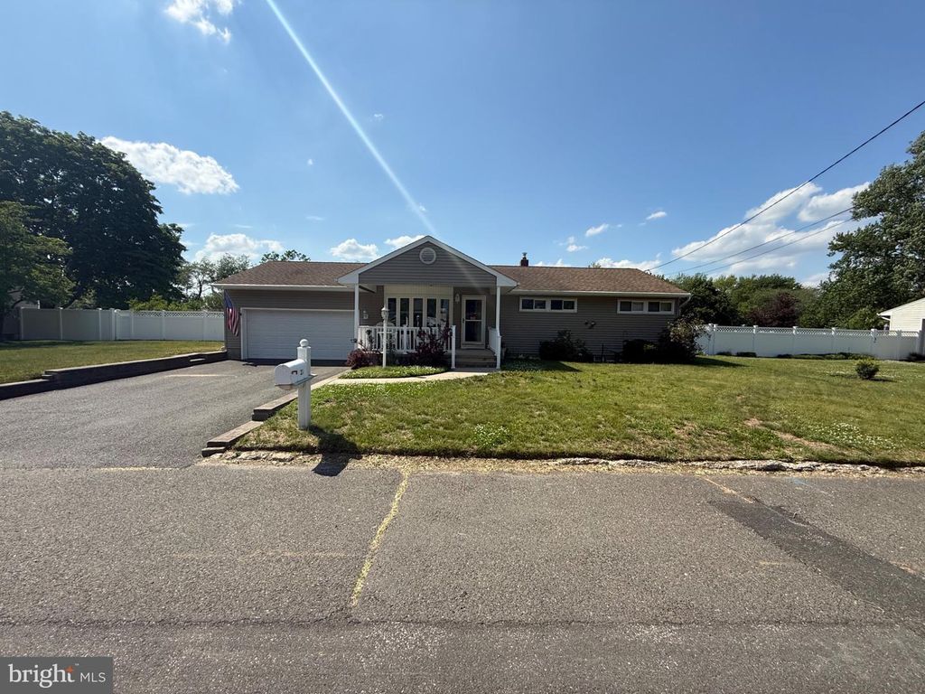 27 MAPLECREST DR, Neptune, NJ 07753