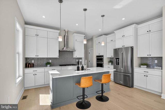 8 ARTHUR LN, Cranbury, NJ 08512