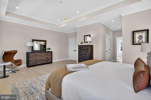 8 ARTHUR LN, Cranbury, NJ 08512