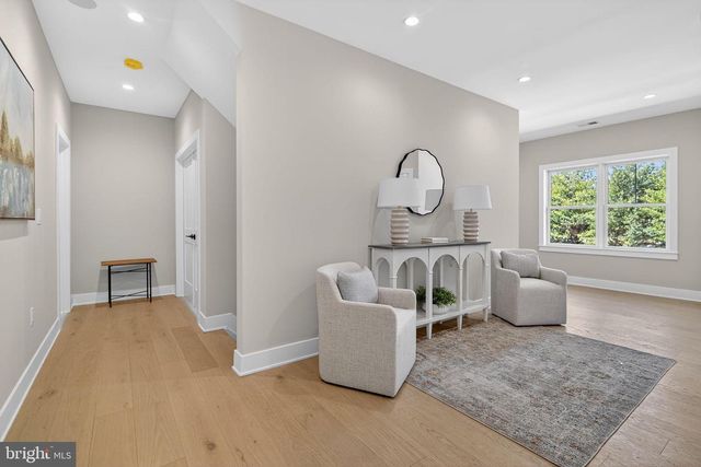 8 ARTHUR LN, Cranbury, NJ 08512