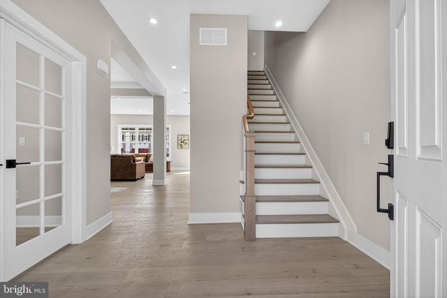 8 ARTHUR LN, Cranbury, NJ 08512