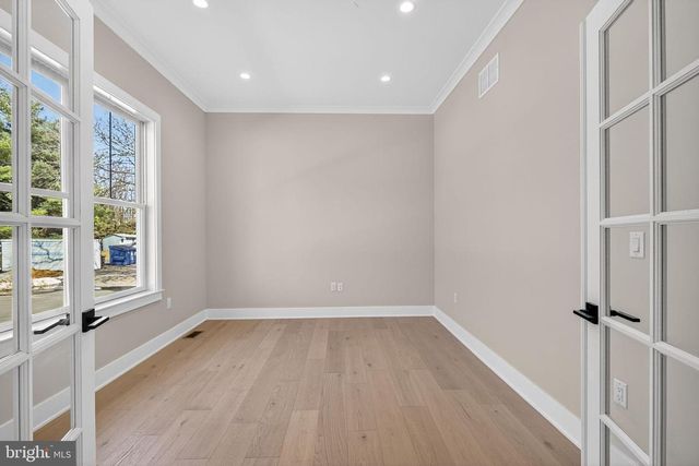 8 ARTHUR LN, Cranbury, NJ 08512