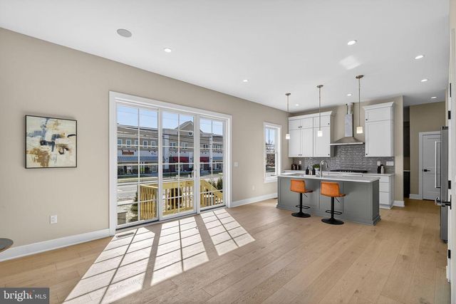 8 ARTHUR LN, Cranbury, NJ 08512