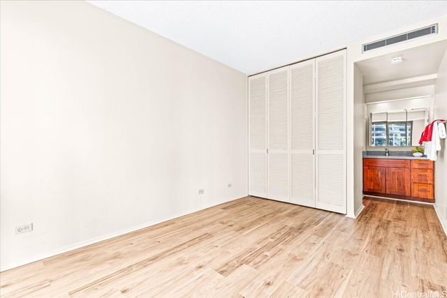 225 Queen Street 11E, Honolulu, HI 96813